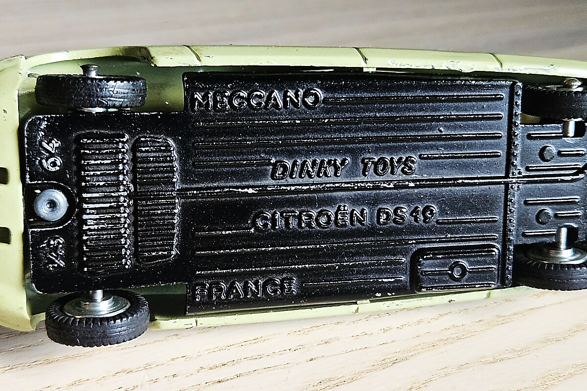 Châssis gravé Dinky Toys Citroën DS19 France
