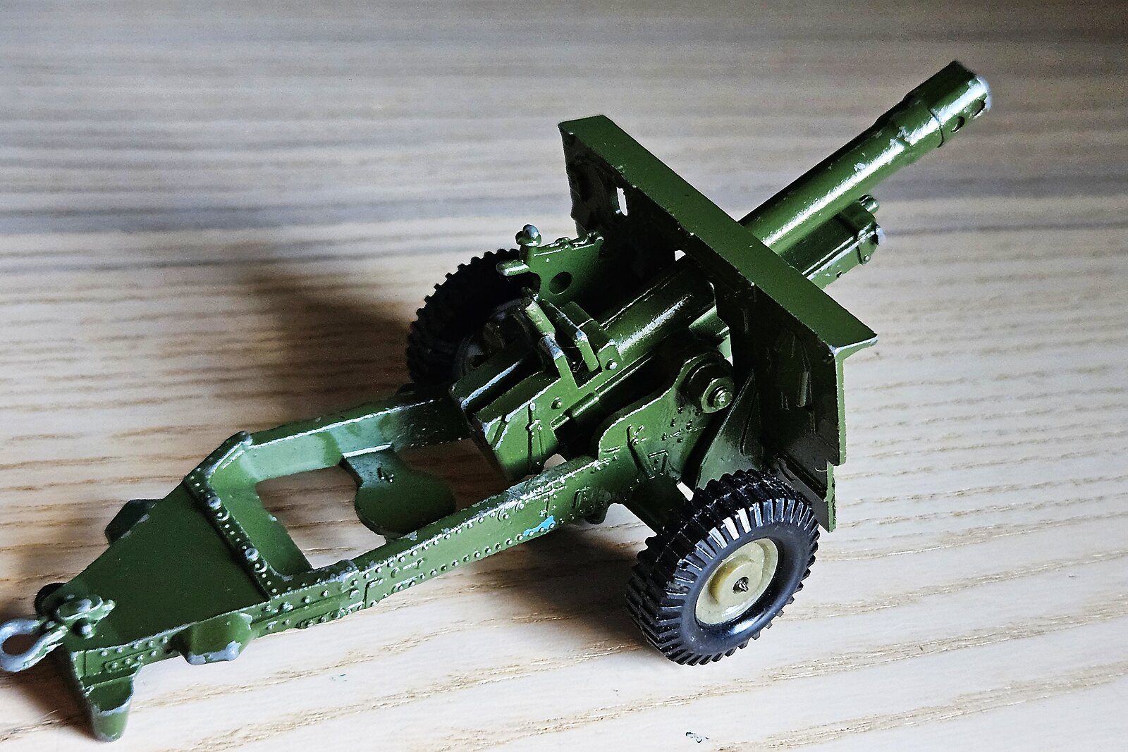 Britains, canon de campagne 25-pounder kaki à bouclier