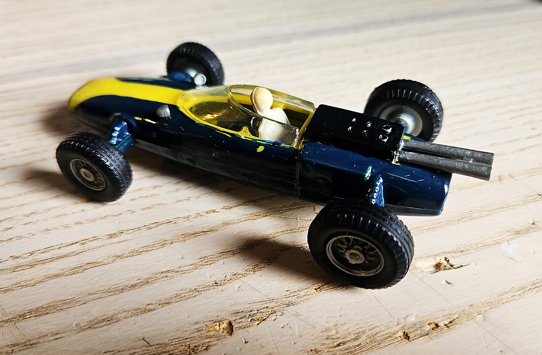 Lotus Politoys, arrière et échappements latéraux